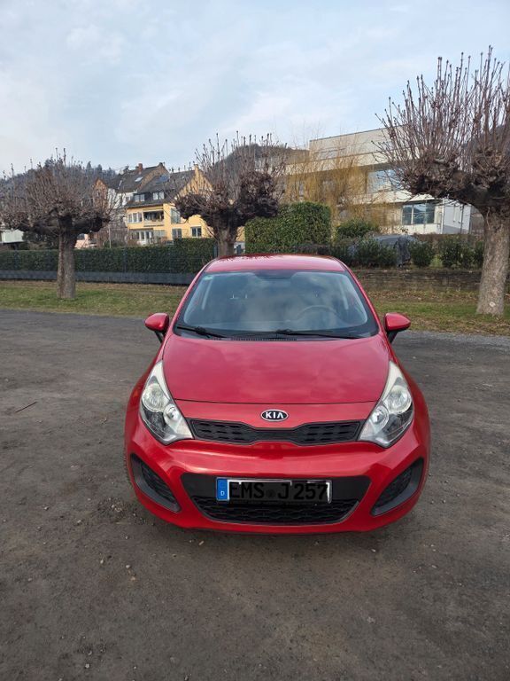 Rot Gebraucht 2011 Kia Rio Edition 7 Limousine | 5.500 € (Fairer Preis) - Bild 1/4