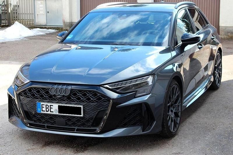 Gebraucht Audi RS3 Ambiente 400 PS (294 kW) 2025 Grau Limousine