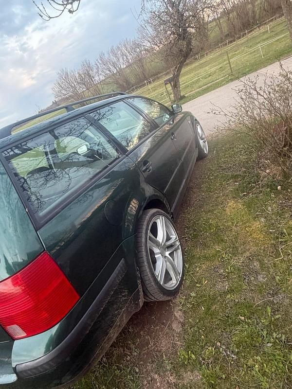 Gebraucht VW Passat 150 PS (110 kW) 2000 Grün Kombi