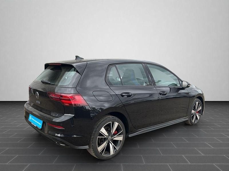 Gebraucht VW Golf VIII GTE 245 PS (180 kW) 2022 Deep black perleffekt (metallic) Limousine