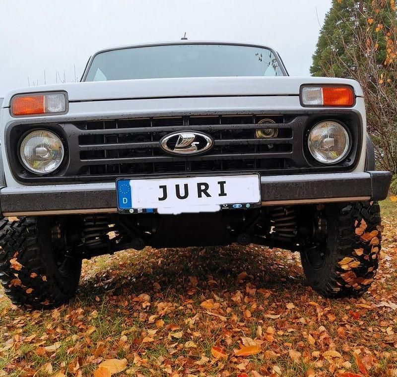 Weiß Gebraucht 2021 Lada niva SUV | 29.900 € - Bild 1/4