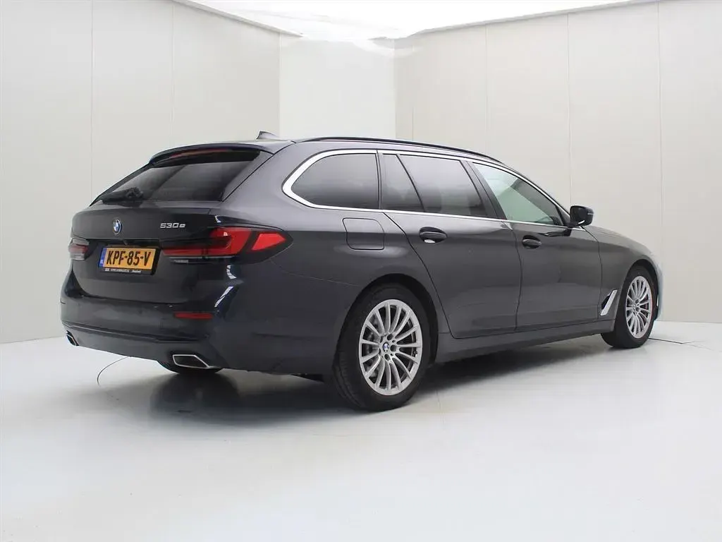 Gebraucht BMW 530e Executive 292 PS (214 kW) 2020 Grau Limousine