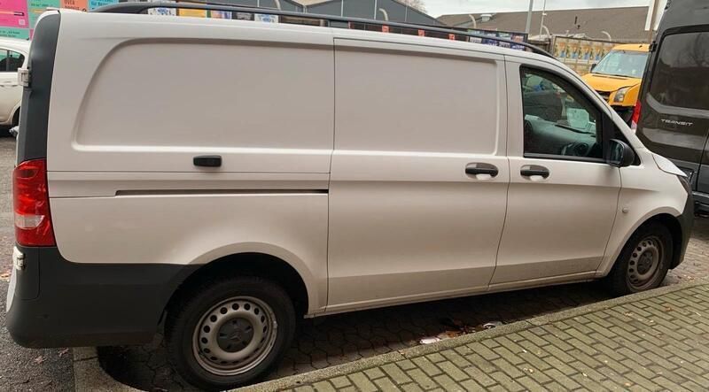 Weiß Gebraucht 2018 Mercedes Vito Van / Kleinbus | 10.500 € (Superpreis) - Bild 1/4