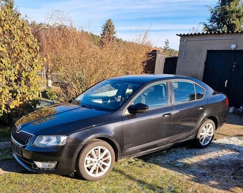 Gebraucht Skoda Octavia Ambition 105 PS (77 kW) 2015 Schwarz Kleinwagen