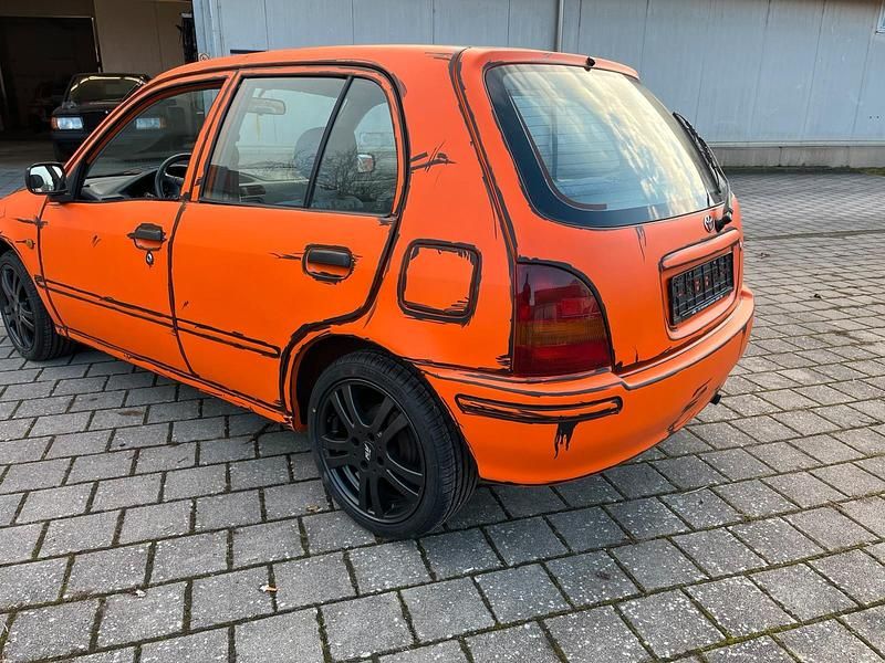Gebraucht Toyota Starlet 75 PS (55 kW) 1996 Orange Kleinwagen