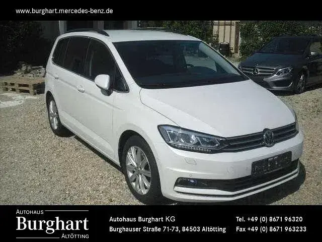 Gebraucht VW Touran Highline 190 PS (139 kW) 2017 Oryxweiß perlmutteffekt Van / Kleinbus