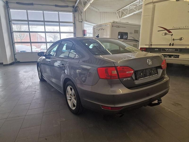 Gebraucht VW Jetta Comfortline 105 PS (77 kW) 2011 Grau Limousine