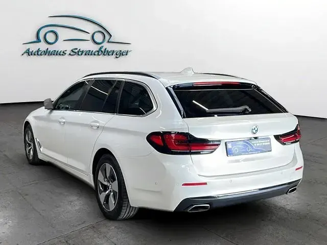 Gebraucht BMW 520 Sport Line 190 PS (139 kW) 2023 Weiß Kombi