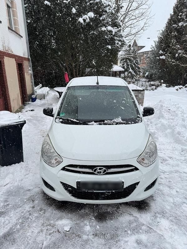 Gebraucht Hyundai i10 69 PS (50 kW) 2011 Weiß Kleinwagen