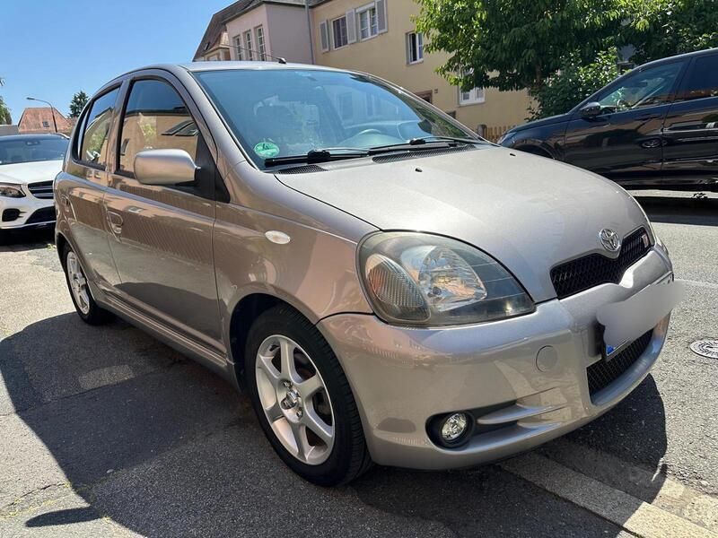 Grau Gebraucht 2001 Toyota Yaris Sport Kleinwagen | 4.200 € (Etwas zu teuer) - Bild 1/4