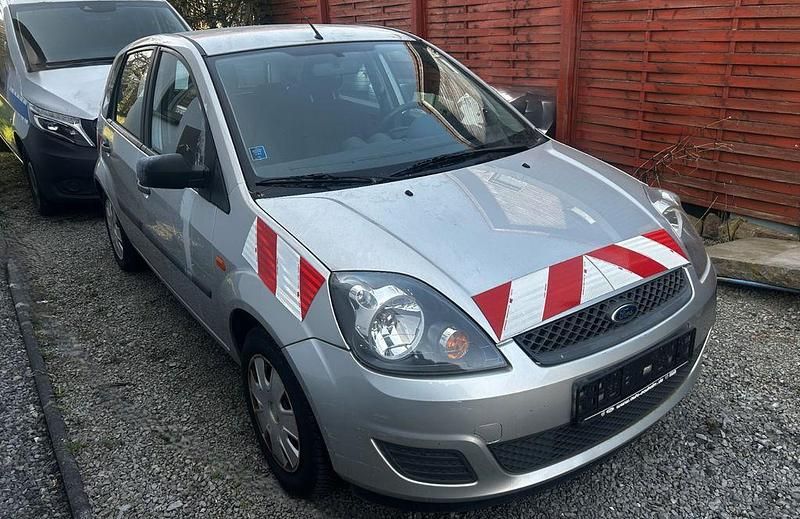 Gebraucht Ford Fiesta 60 PS (44 kW) 2007 Silber Kleinwagen