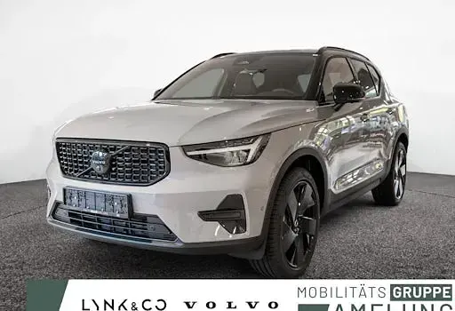 Neu Volvo XC40 Plus 163 PS (119 kW) 2025 Grau SUV