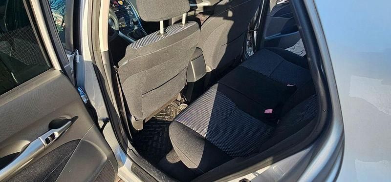 Gebraucht Toyota Auris 90 PS (66 kW) 2010 Silber Kleinwagen