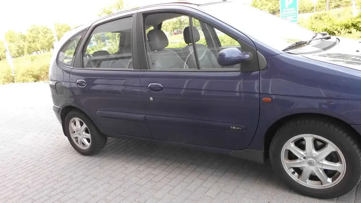 Gebraucht Renault Mégane 107 PS (78 kW) 2001 Blau Limousine