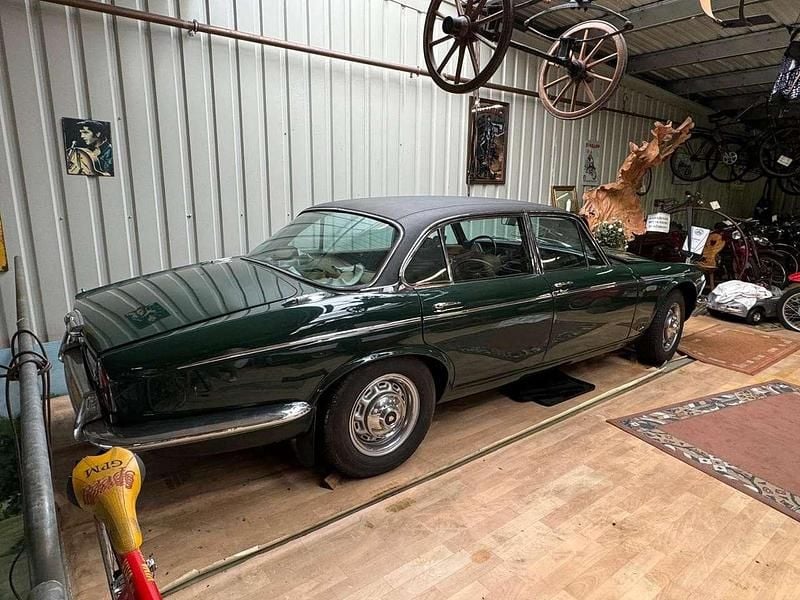 British racing green Gebraucht 1974 Jaguar XJ12 Limousine | 10.000 € - Bild 1/4