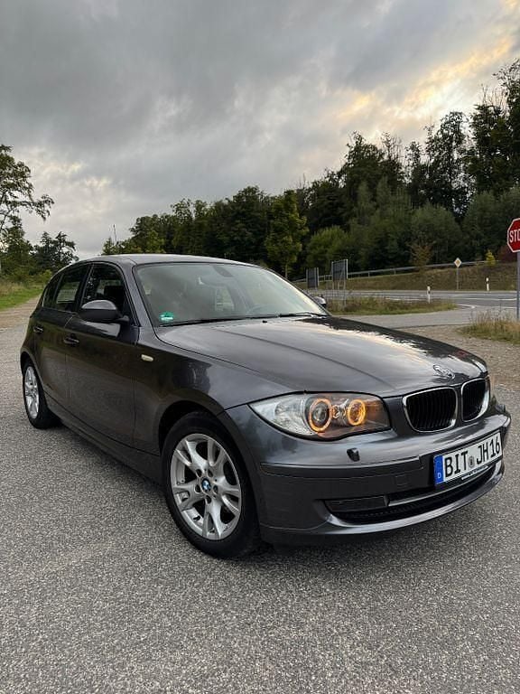 Grau Gebraucht 2008 BMW 118 Sport Line Kleinwagen | 2.899 € (Superpreis) - Bild 1/4