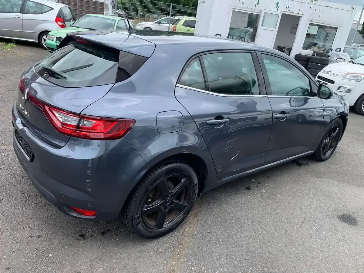 Gebraucht Renault Mégane Experience 101 PS (74 kW) 2016 Titangrau Limousine