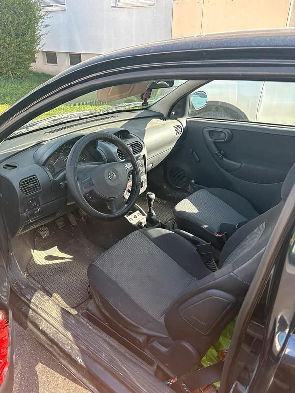 Second-hand Opel Corsa 70 CP (51 kW) 2006 Hatchback