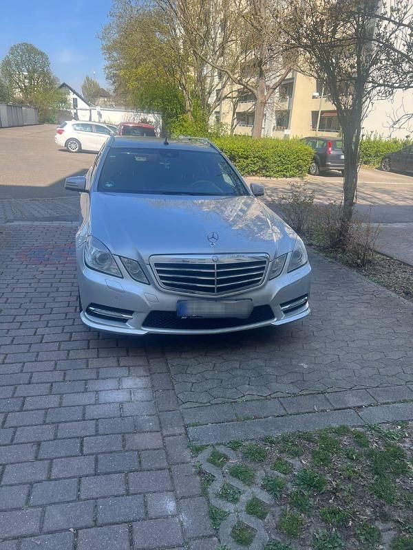 Silber Gebraucht 2012 Mercedes E250 Kombi | 5.999 € (Superpreis) - Bild 1/4