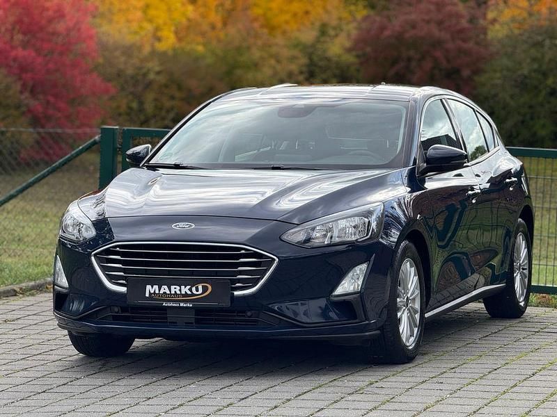 Blau Gebraucht 2019 Ford Focus Titanium Limousine | 12.590 € (Fairer Preis) - Bild 1/4