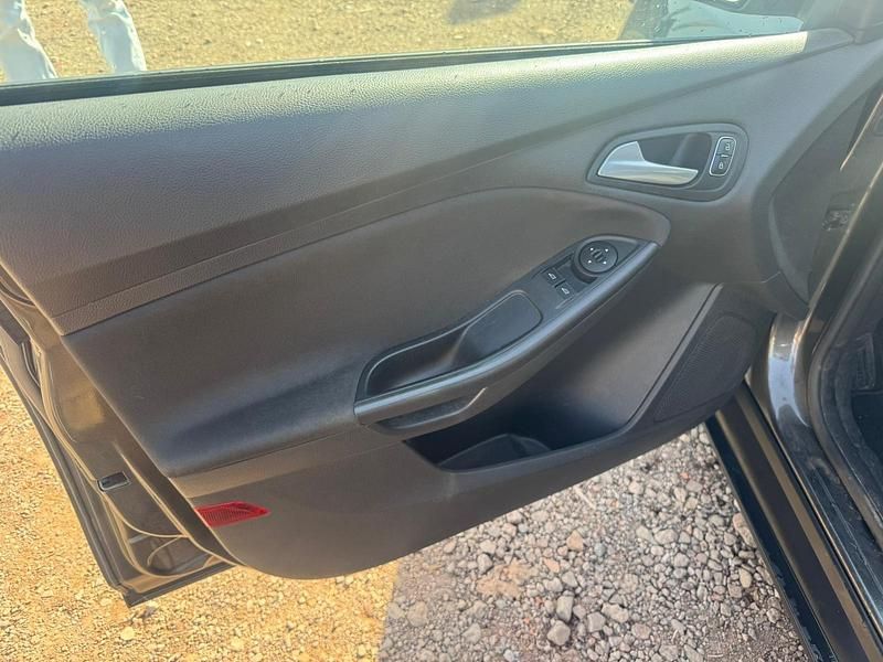 Gebraucht Ford Focus Business Edition 101 PS (74 kW) 2017 Schwarz Kombi