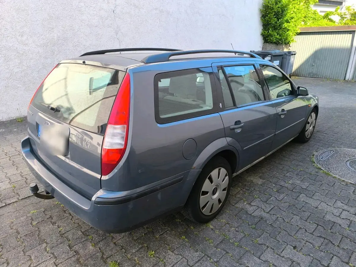 Gebraucht Ford Mondeo 125 PS (91 kW) 2001 Blau Kombi