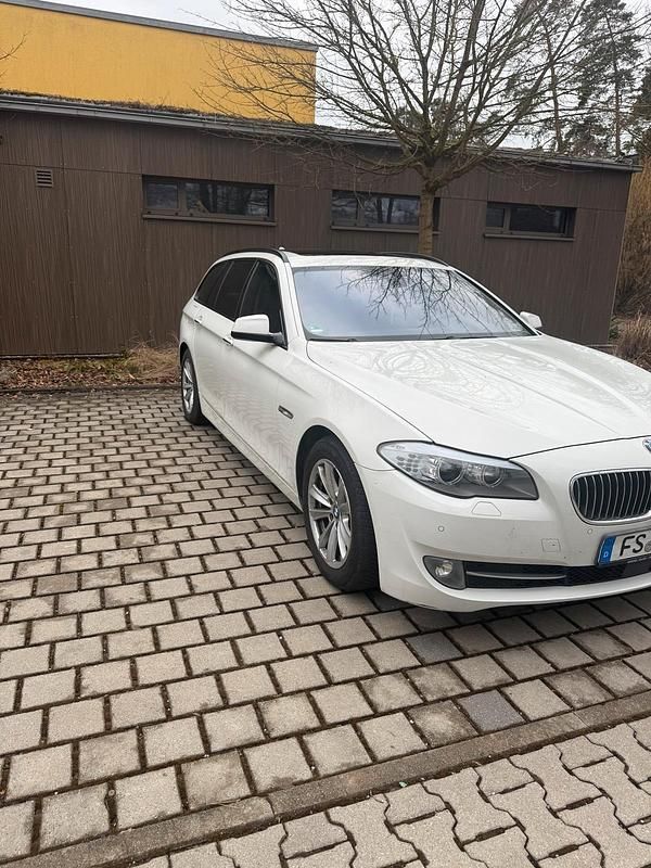 Gebraucht BMW 525 118 PS (86 kW) 2012 Weiß Kombi
