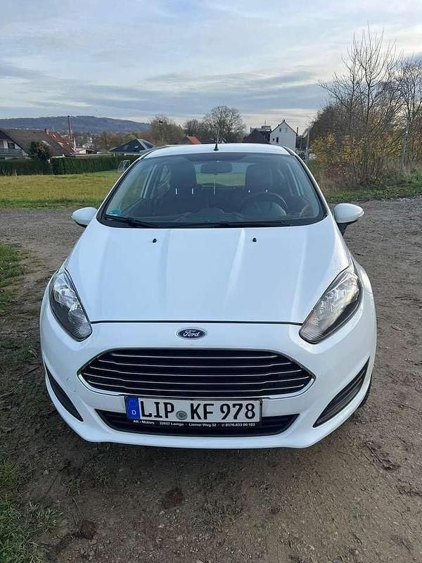 Gebraucht Ford Fiesta Trend 60 PS (44 kW) 2011 Weiß Kleinwagen