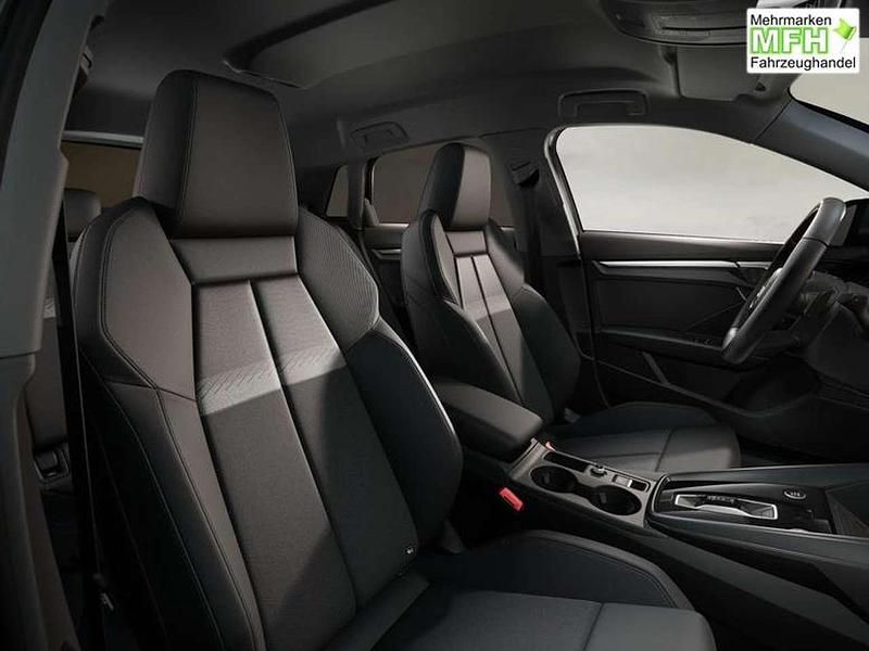 Neu Audi A3 S-Line 150 PS (110 kW) 2025 Distriktgrün metallic Limousine