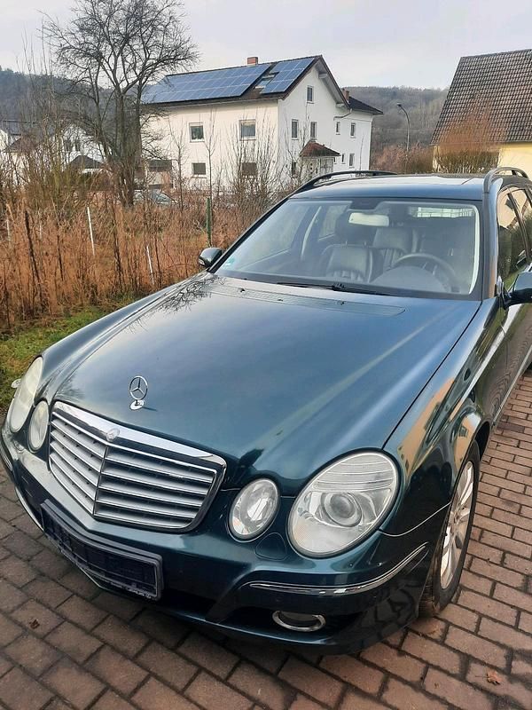 Grün Gebraucht 2006 Mercedes E320 Kombi | 3.600 € - Bild 1/4