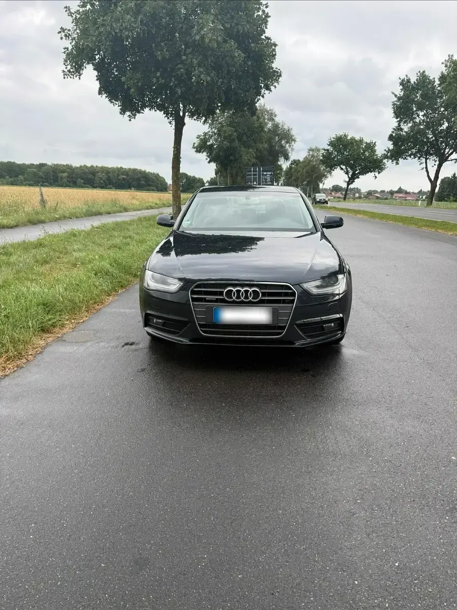 Gebraucht Audi A4 177 PS (130 kW) 2013 Blau Limousine