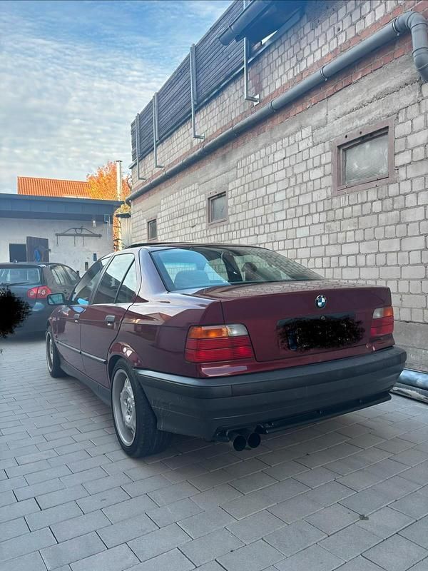 Gebraucht BMW 316 102 PS (75 kW) 1995 Rot Limousine