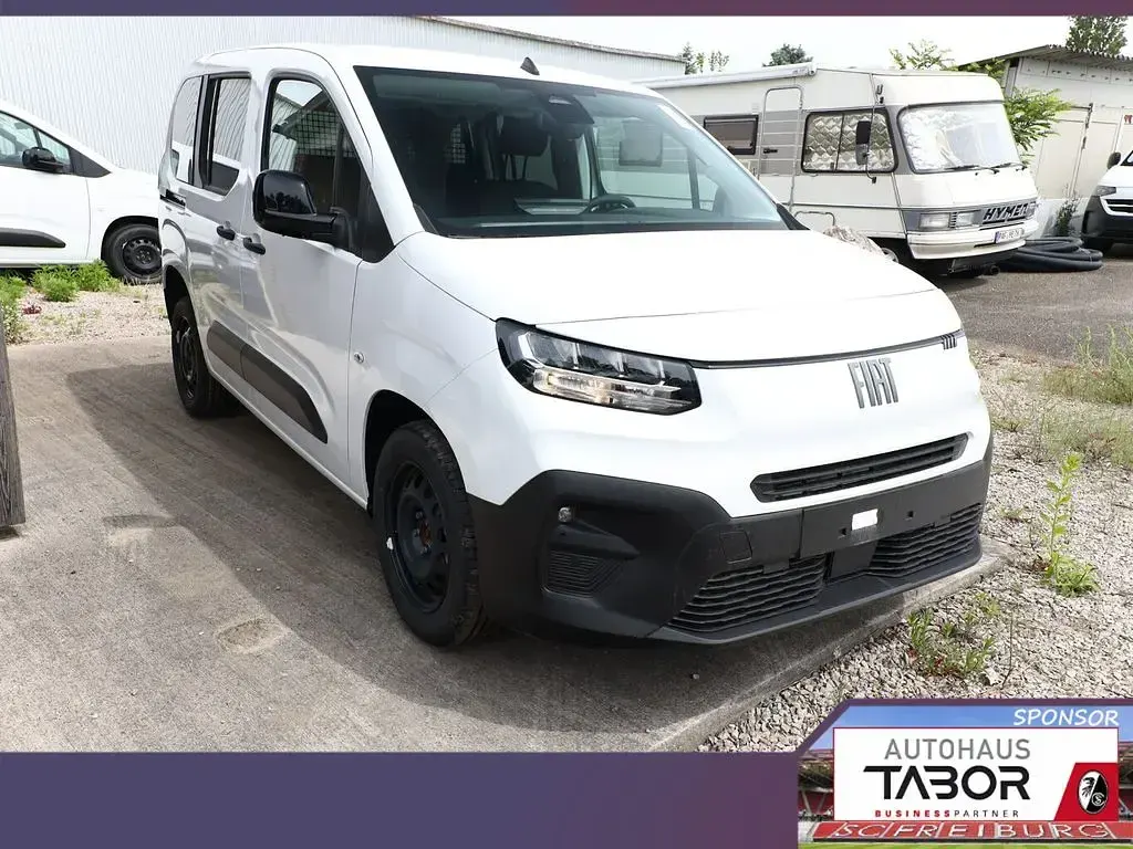 Neu Fiat Doblò 131 PS (96 kW) 2025 Weiß Van / Kleinbus