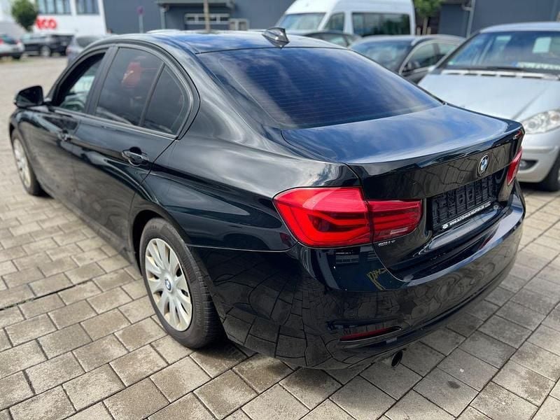 Gebraucht BMW 318 Advantage 136 PS (100 kW) 2016 Schwarz Limousine