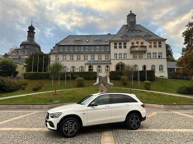 Weiß Gebraucht 2020 Mercedes GLC300 SUV | 26.999 € (Guter Preis) - Bild 1/4