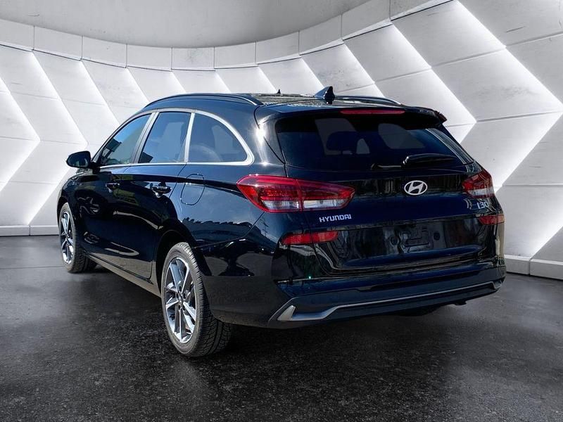 Gebraucht Hyundai i30 Advantage 101 PS (74 kW) 2025 Abyss black / mic Kombi