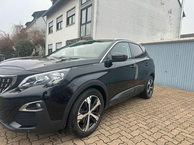 Schwarz Gebraucht 2018 Peugeot 3008 Active Limousine | 11.900 € (Superpreis) - Bild 1/4