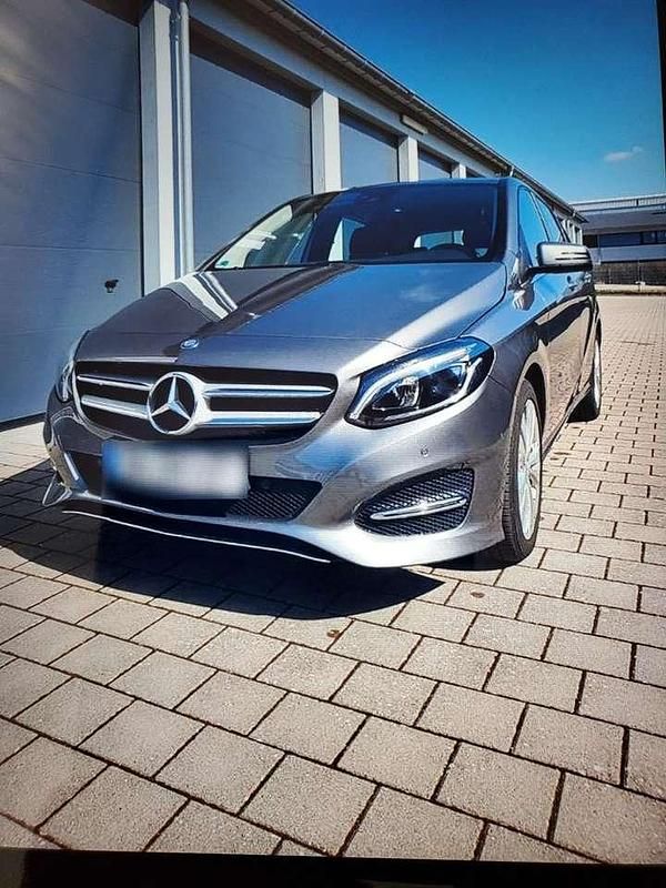 Gebraucht 2015 Mercedes B180 Van / Kleinbus | 12.900 € (Fairer Preis) - Bild 1/2