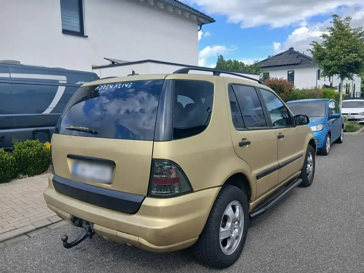 Gebraucht Mercedes ML270 215 PS (158 kW) 2002 Gold SUV