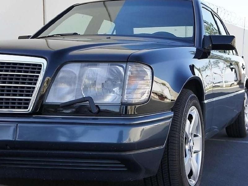 Gebraucht Mercedes E300 136 PS (100 kW) 1994 Schwarz Limousine