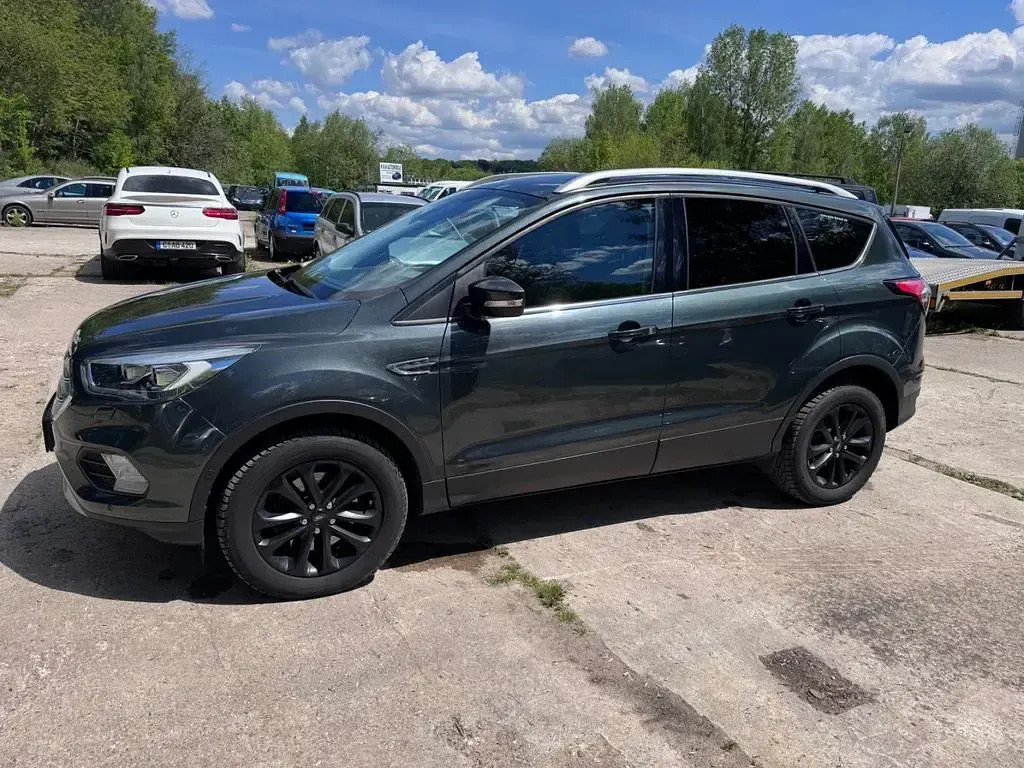 Gebraucht Ford Kuga Titanium 150 PS (110 kW) 2018 Grün SUV