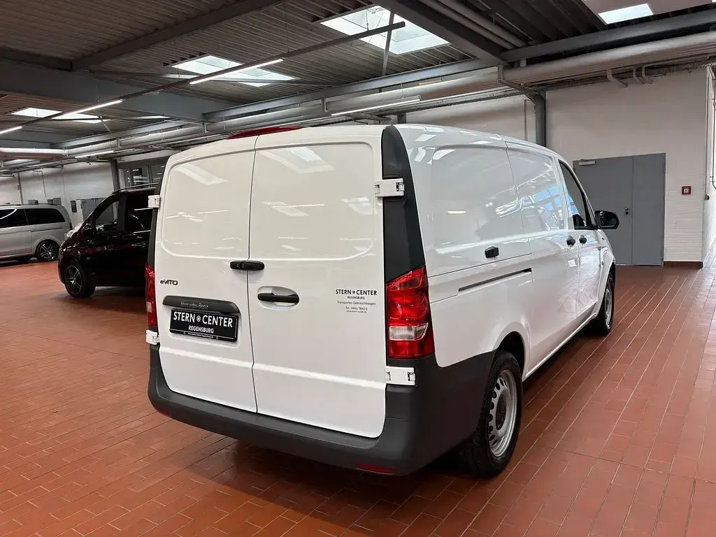 Gebraucht Mercedes e-Vito 85 kW (116 PS) 2023 Weiß Van