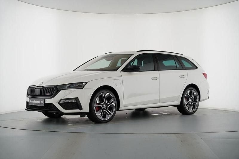 Candyweiss Gebraucht 2023 Skoda Octavia RS Kombi | 33.889 € (Etwas zu teuer) - Bild 1/4