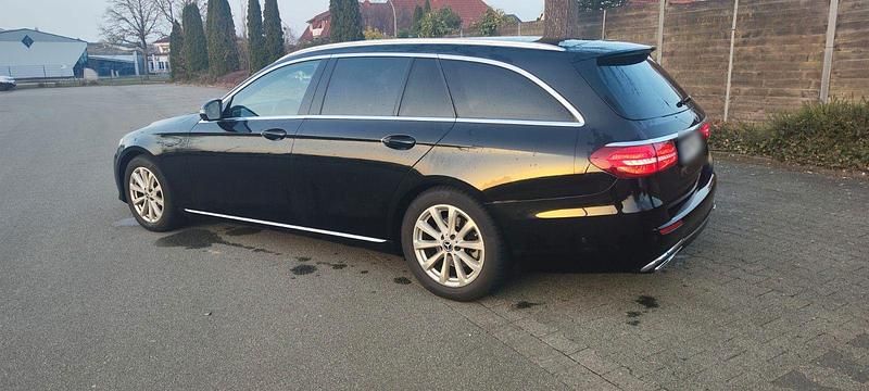 Gebraucht Mercedes E220 194 PS (142 kW) 2017 Schwarz Kombi