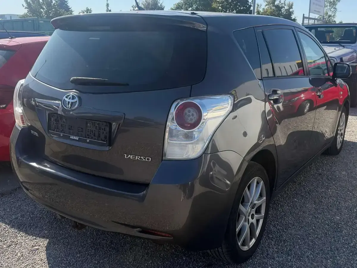 Gebraucht Toyota Verso Executive 150 PS (110 kW) 2009 Grey metallic Van / Kleinbus