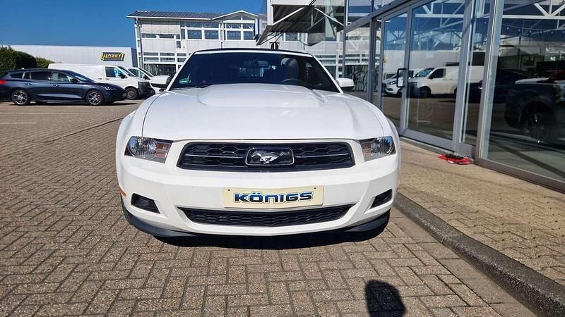 Gebraucht Ford Mustang Convertible 309 PS (227 kW) 2011 Weiß Cabrio