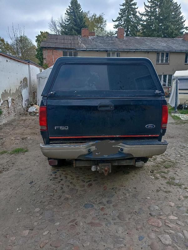 Second-hand Ford V8 320 CP (235 kW) 2004 Negru SUV