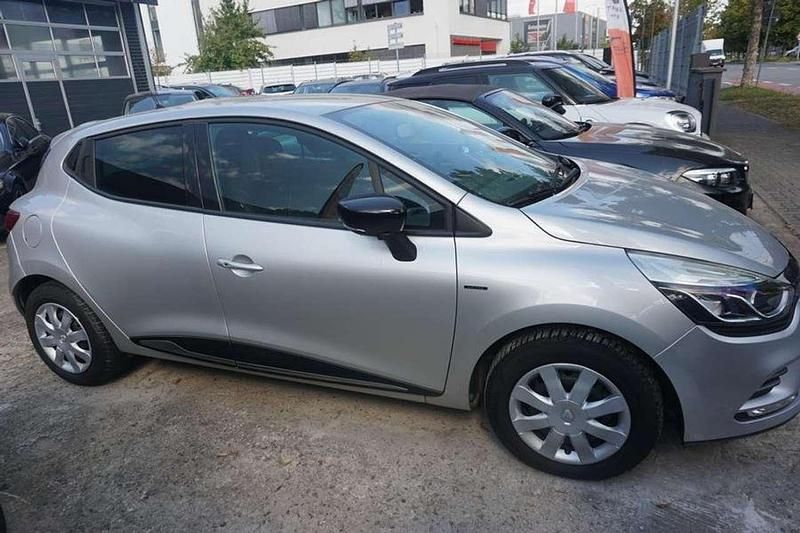 Gebraucht Renault Clio IV LIMITED 90 PS (66 kW) 2017 Silber Kleinwagen