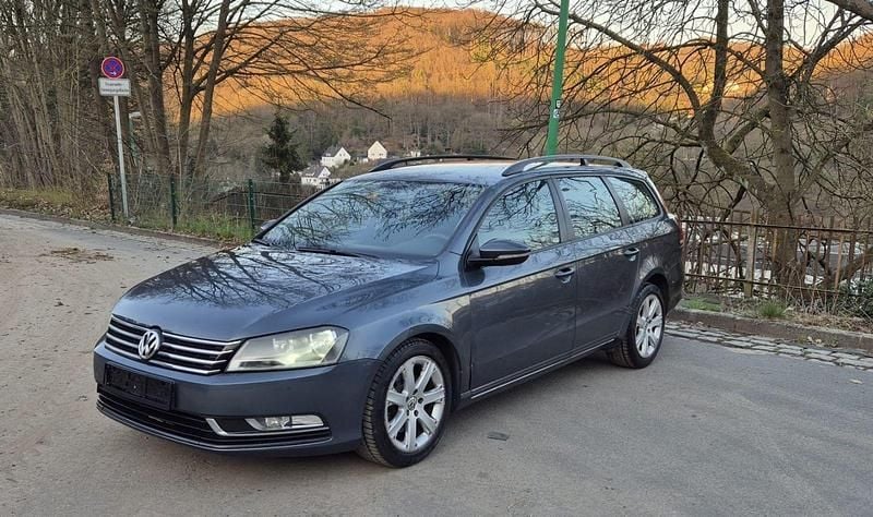 Gebraucht VW Passat 140 PS (102 kW) 2011 Grau Kombi