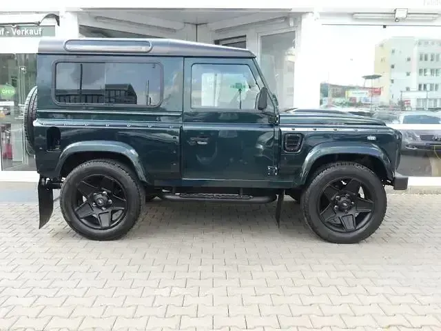 Gebraucht Land Rover Defender 122 PS (89 kW) 2015 Aintree green SUV